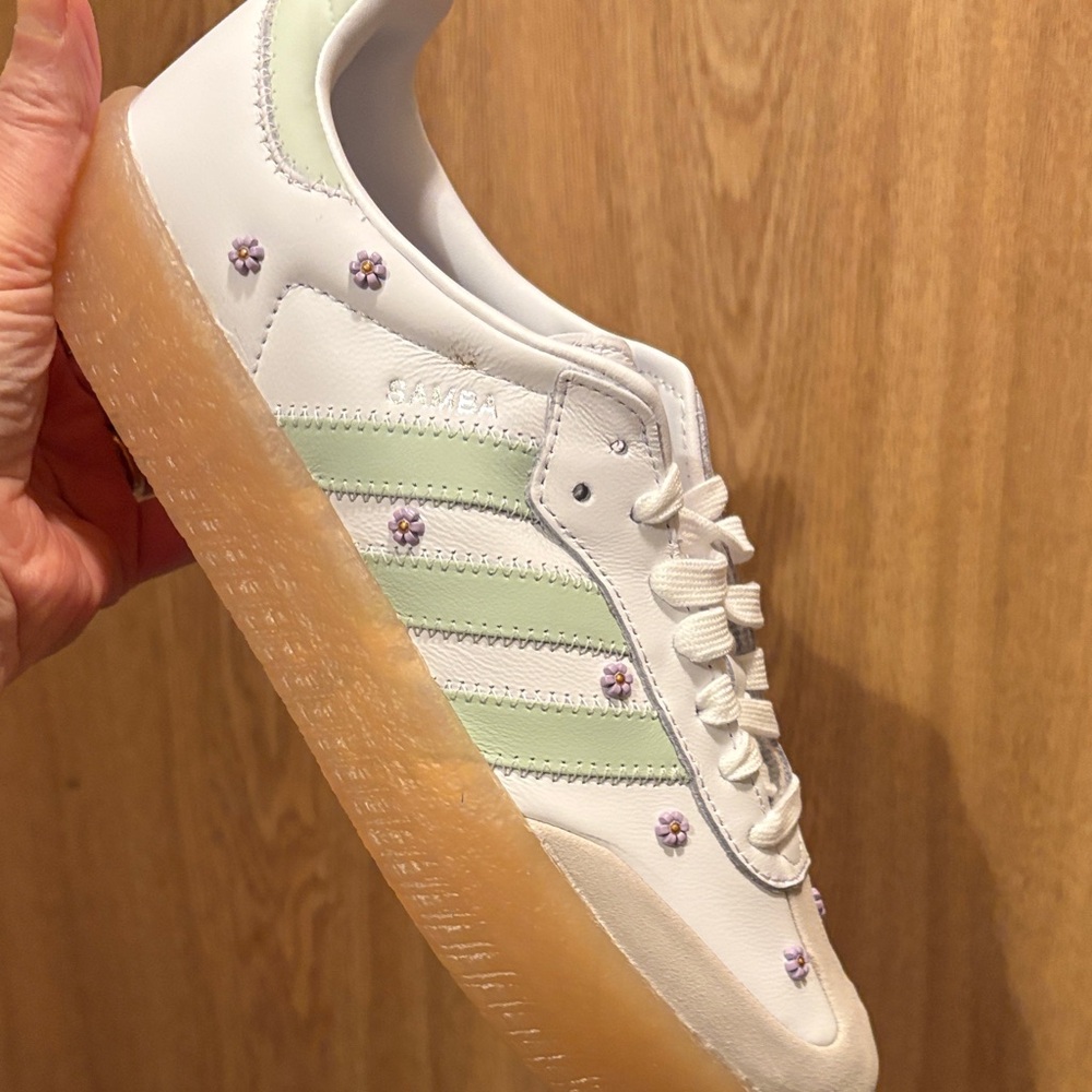 Adidas Sambae Cream and Green Floral Sneakers Size 8 NIB. Soooo cute!!